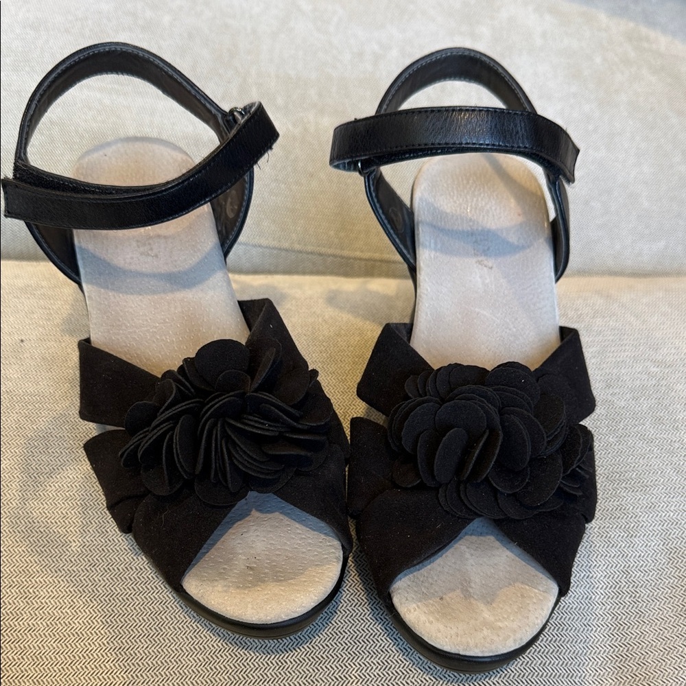 AKAISHI Elegant Black Wedge Heel Women's Sandals 8 black rosettes velcro strap